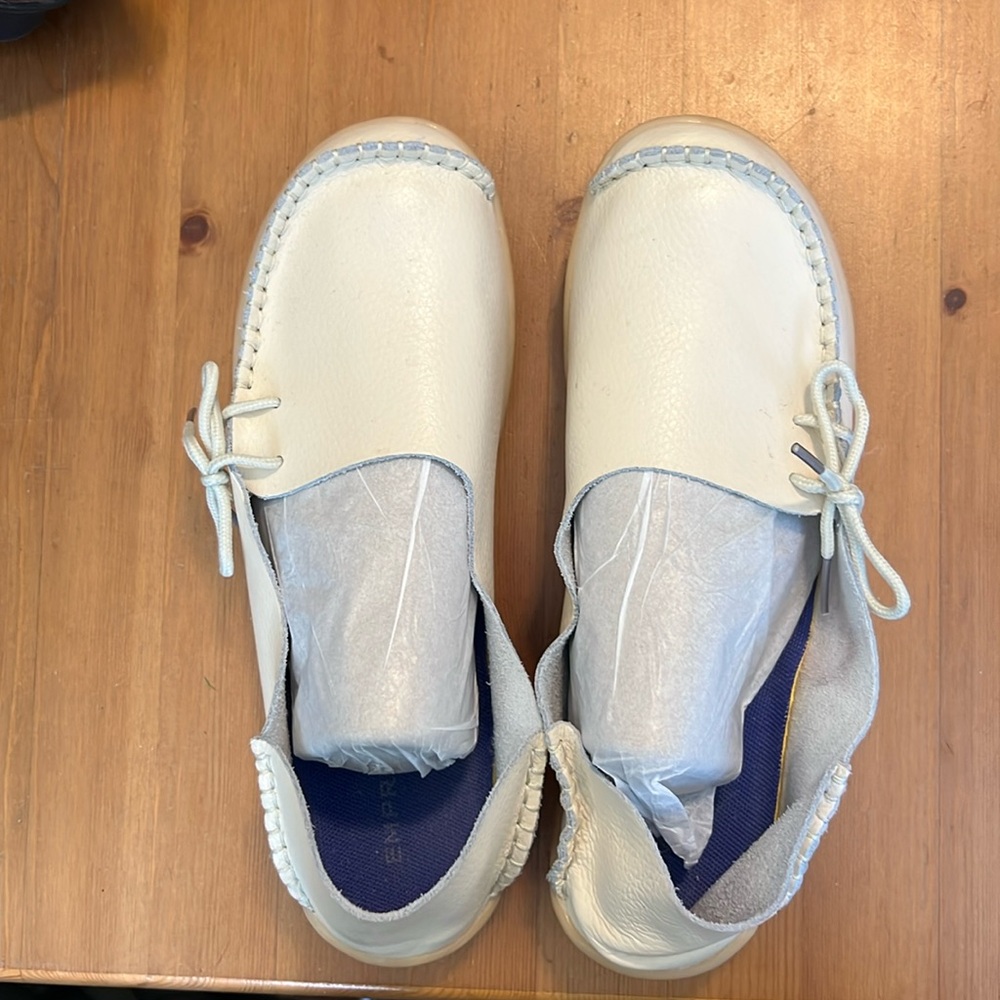 EUC EMPRESS Flats/ Loafers. Size EU 42